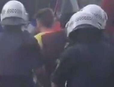 Βίντεο: Η στιγμή της σύλληψης του υπόπτου για την τρομοκρατική επίθεση στην Βαρκελώνη